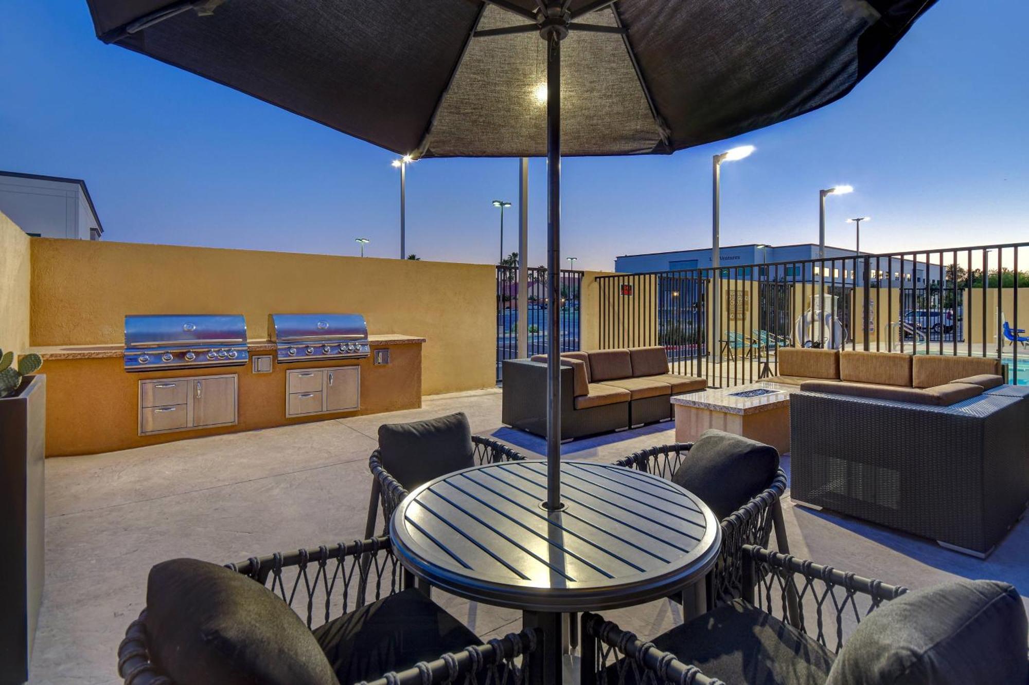 Fairfield Inn & Suites Las Vegas Airport South Exterior photo